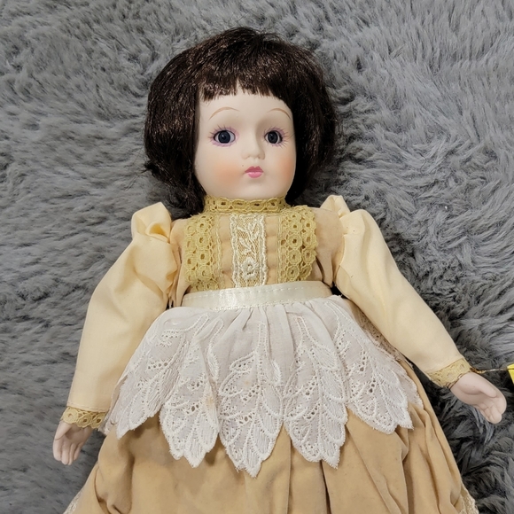 Vintage 1983 Penny Thistle Ceramic Doll - Picture 2 of 7